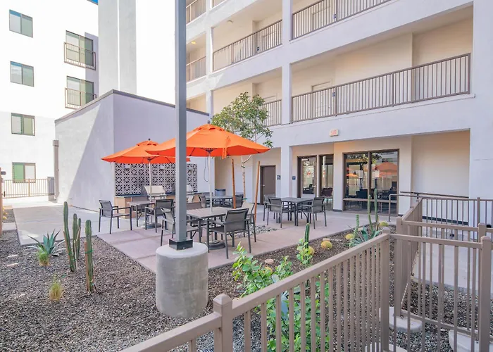 Sunshine & Serenity! Large Pool And Fitness Center *