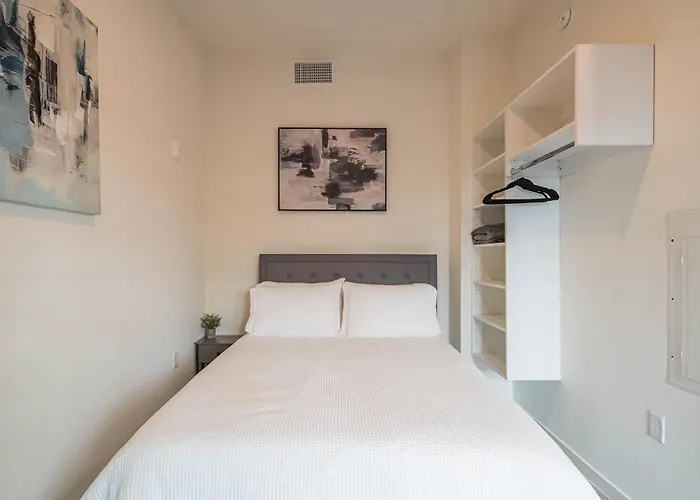 Sunshine & Serenity! Large Pool And Fitness Center Holiday home Phoenix