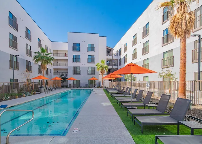 Sunshine & Serenity! Large Pool And Fitness Center Holiday home Phoenix