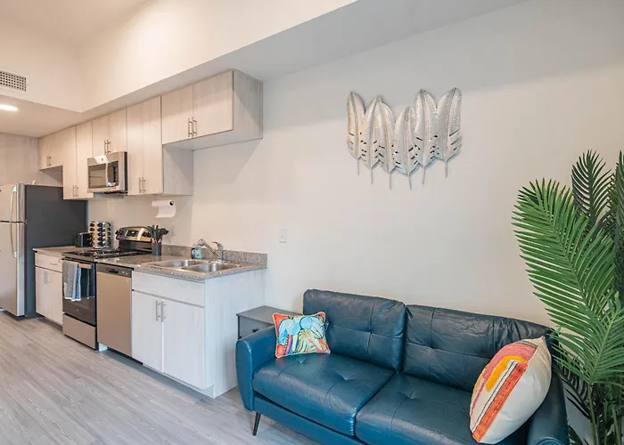Sunshine & Serenity! Large Pool And Fitness Center * Phoenix