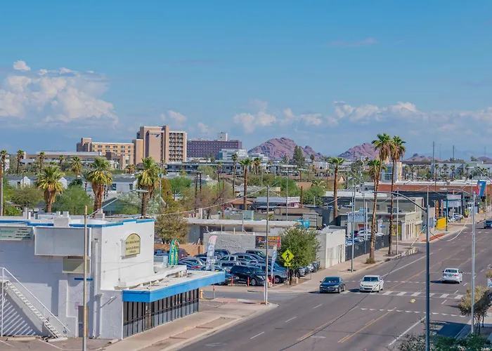 Sunshine & Serenity! Large Pool And Fitness Center Holiday home Phoenix