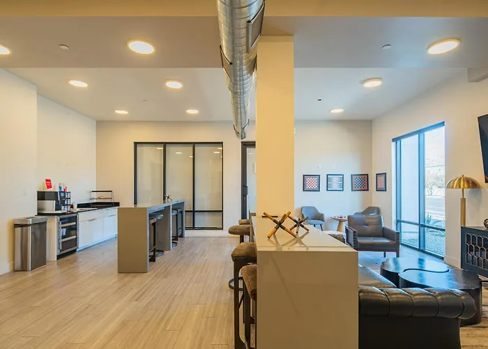 Sunshine & Serenity! Large Pool And Fitness Center * Phoenix