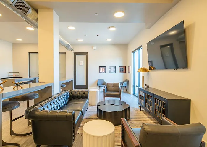 Sunshine & Serenity! Large Pool And Fitness Center * Phoenix