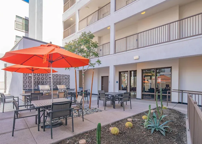 Sunshine & Serenity! Large Pool And Fitness Center