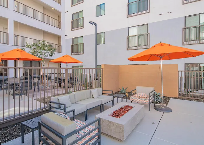 Sunshine & Serenity! Large Pool And Fitness Center * Phoenix