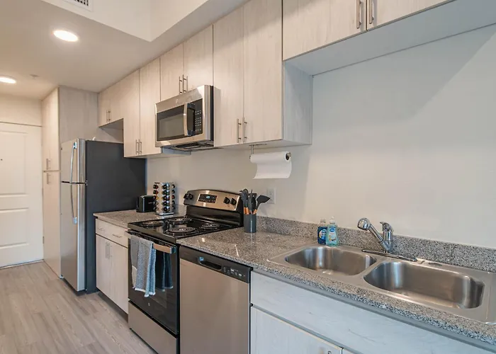 Holiday home Sunshine & Serenity! Large Pool And Fitness Center *