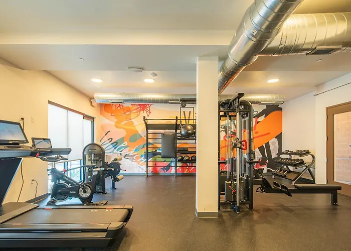 Sunshine & Serenity! Large Pool And Fitness Center Holiday home Phoenix