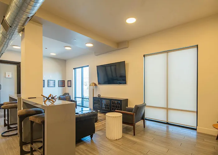 Sunshine & Serenity! Large Pool And Fitness Center Holiday home Phoenix