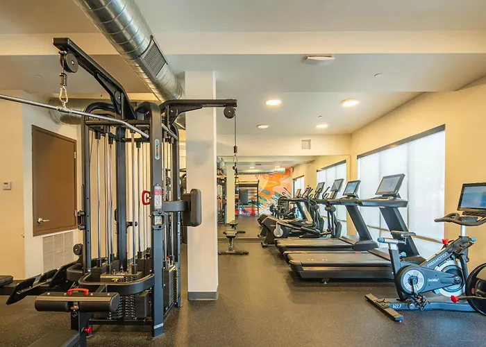 Sunshine & Serenity! Large Pool And Fitness Center