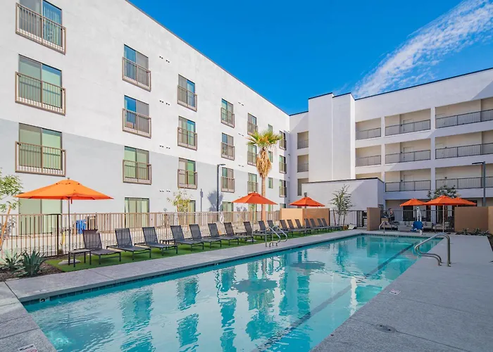 Holiday home Sunshine & Serenity! Large Pool And Fitness Center Phoenix