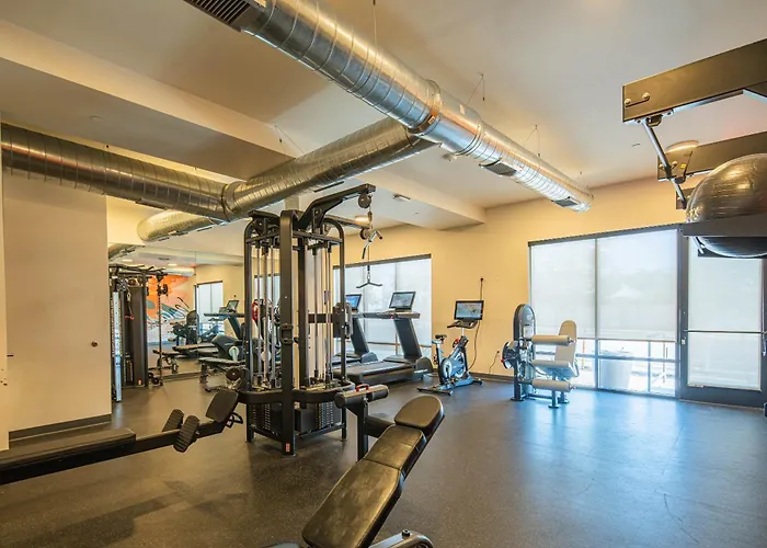 Sunshine & Serenity! Large Pool And Fitness Center *