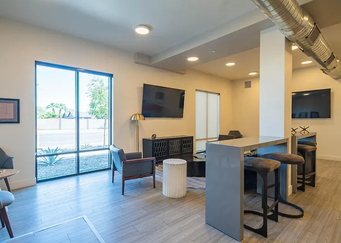 Sunshine & Serenity! Large Pool And Fitness Center Phoenix