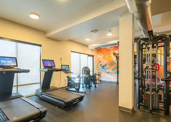 Holiday home Sunshine & Serenity! Large Pool And Fitness Center